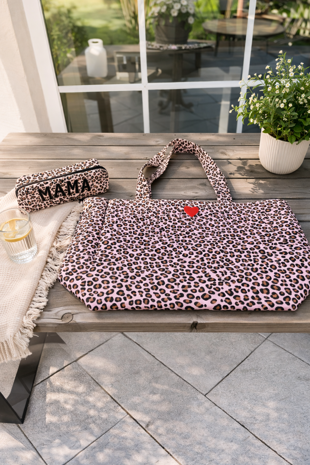 Mama Leo Bag im Set mit Kosmetiktasche personalisierbar