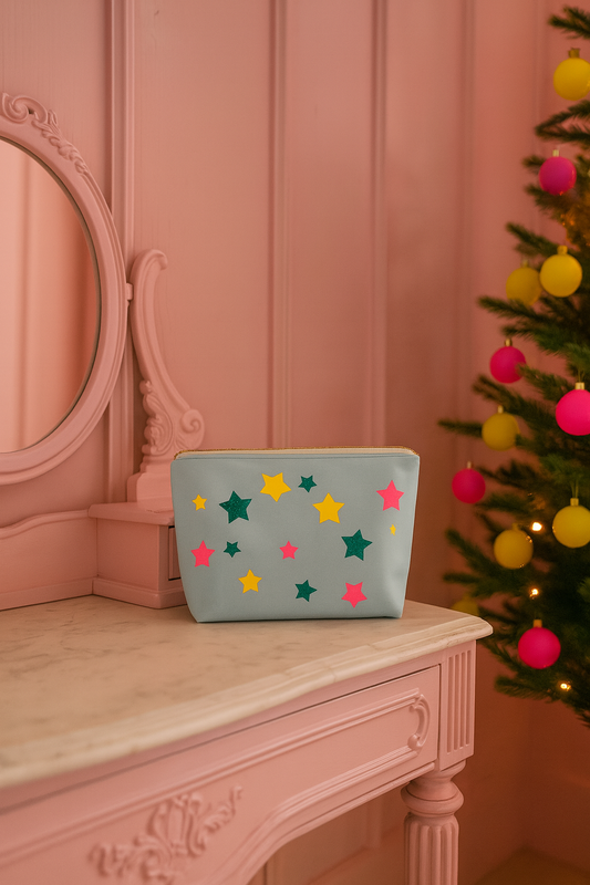 Kosmetiktasche mit bunten Sternen – stilvoll, modern & perfekt für unterwegs