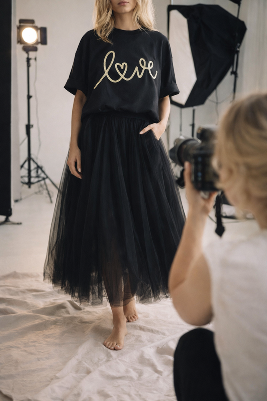 LOVE Statement T-Shirt – Schwarz mit Goldprint