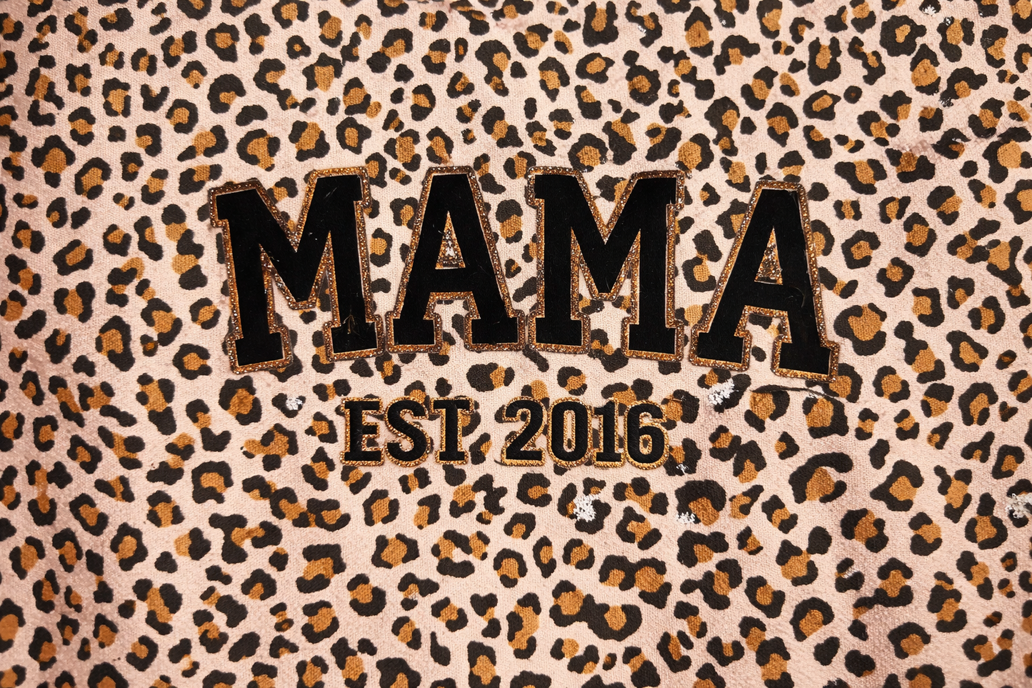 Mama Leo Bag im Set mit Kosmetiktasche personalisierbar
