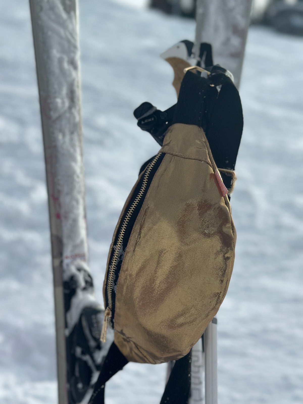 Gürteltasche Metallic Gold – Dein glamouröser Begleiter für jeden Anlass