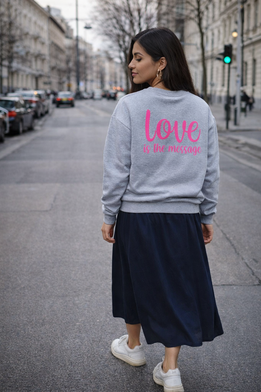Sweatshirt „Love is the Message" – Weich, zeitlos & voller Gefühl