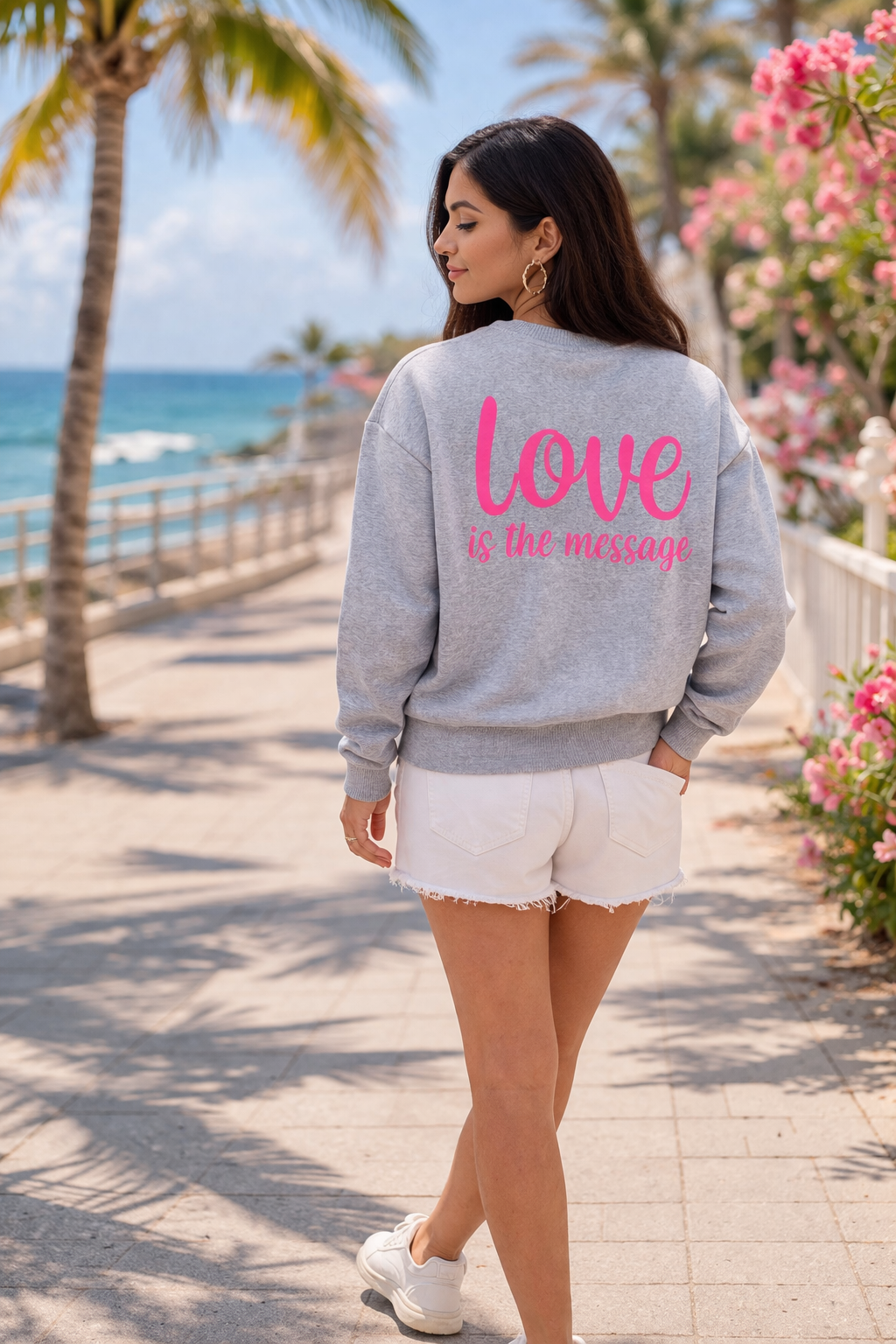 Sweatshirt „Love is the Message" – Weich, zeitlos & voller Gefühl