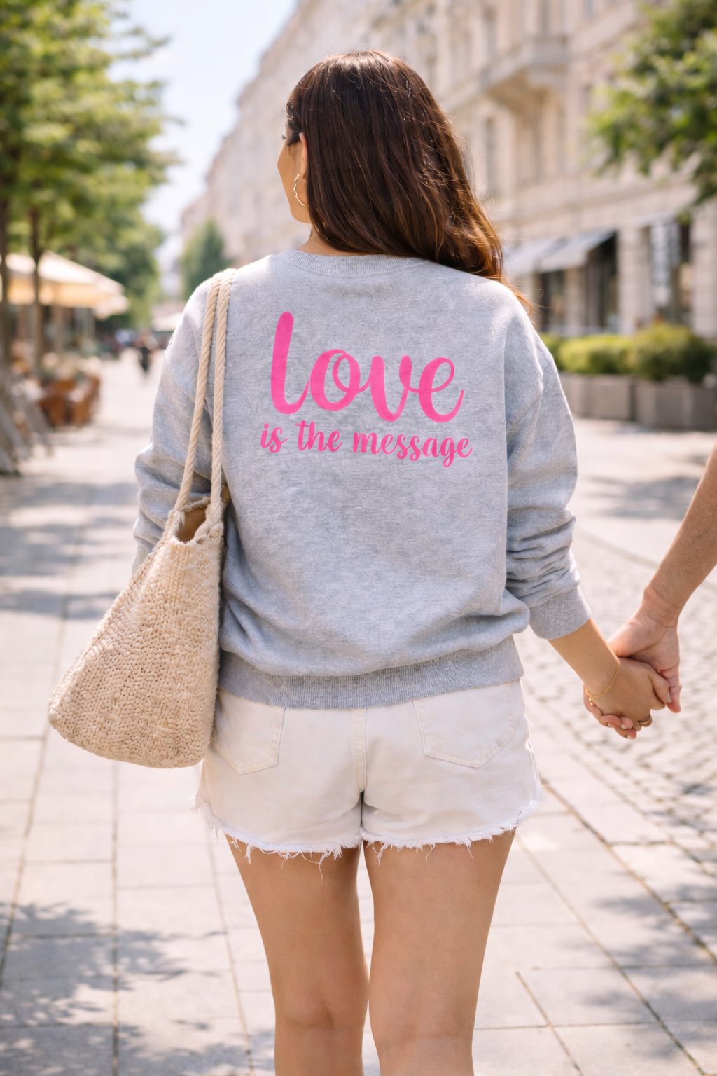 Sweatshirt „Love is the Message" – Weich, zeitlos & voller Gefühl
