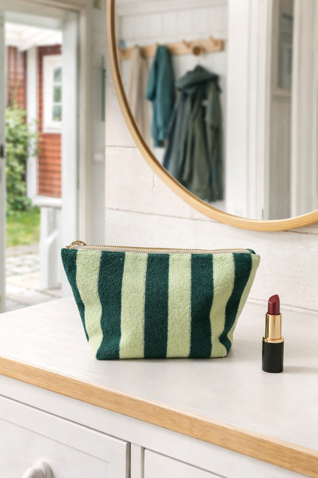 Gestreifte Schminktasche aus Frottee mit wasserabweisendem Innenfutter – Grün